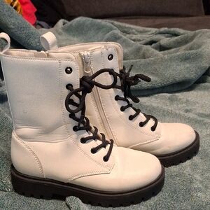 Stylish White Lace-Up Girls Boots